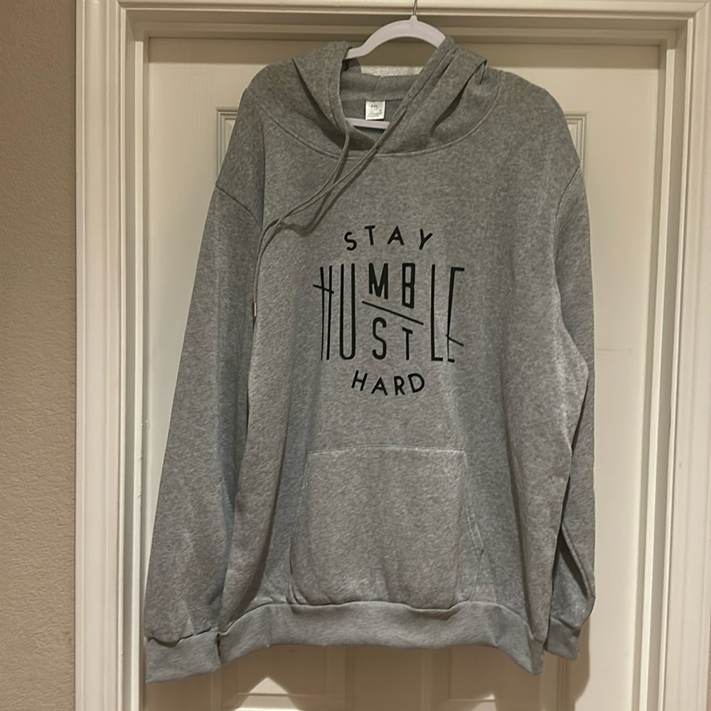 MENS GREY HOODIE. STAY HUMBLE HUSTLE HARD. SIZE 2XL. NEVER WORN. FREE SHIPPING.